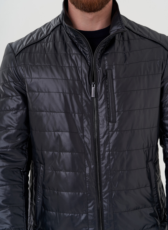 Куртка мужская черного цвета 