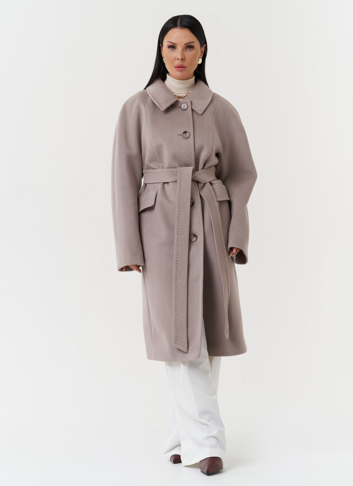 Светлое пальто с поясом