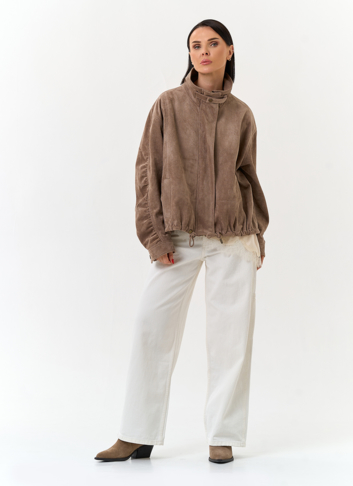 Женская куртка из эко замши с воротником стойкой