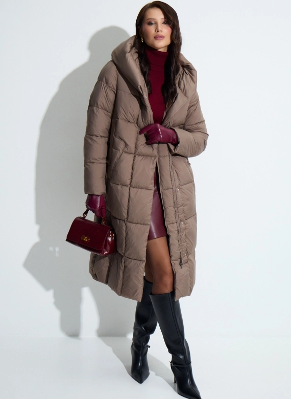 Женский пуховик с капюшоном фото