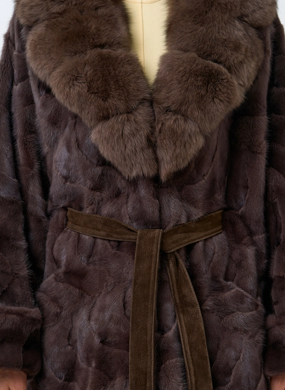 Женская шуба из меха норки с воротником из меха песца