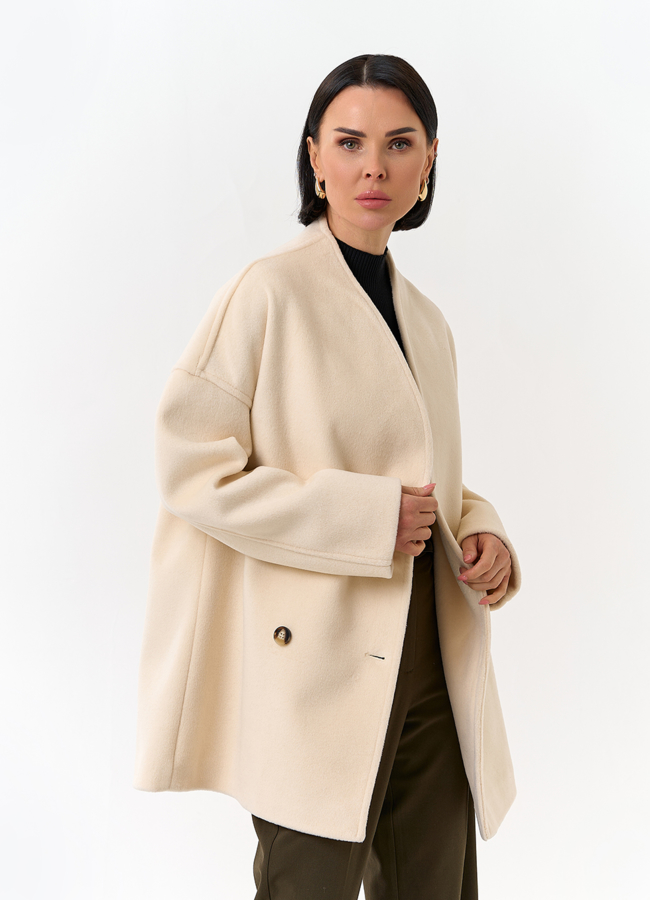 Светлое укороченное пальто с поясом модель № 32814 универмаг малина