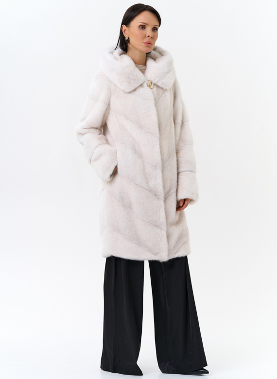 Светлая норковая шуба с капюшоном