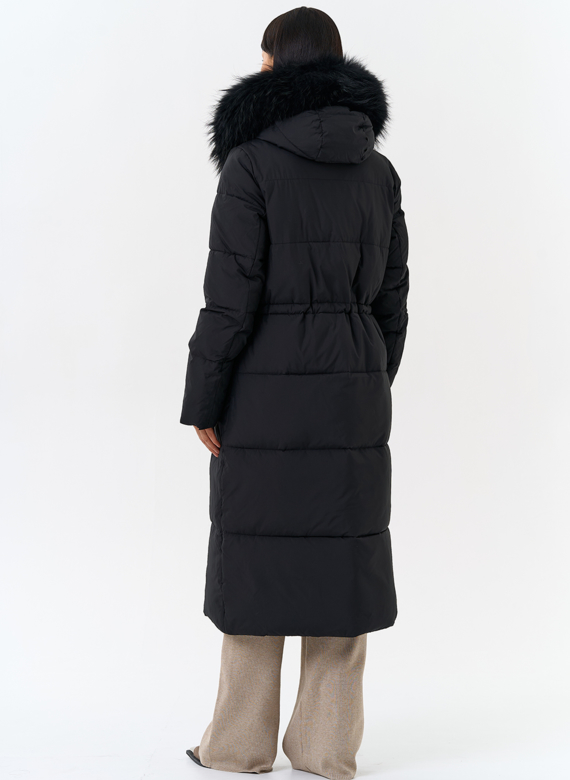 Женский пуховик с капюшоном из меха чернобурки