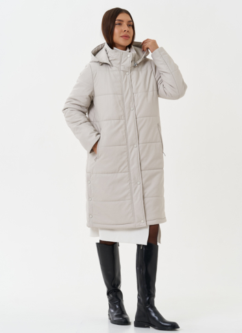 Светлый пуховик из эко кожи 
