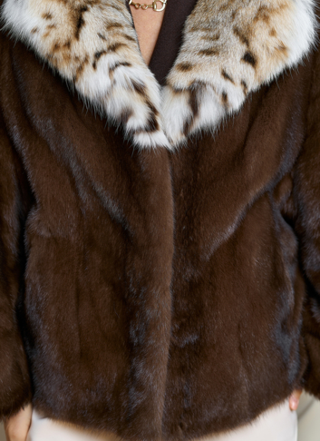 Куртка из меха норки с английским воротником из меха рыси