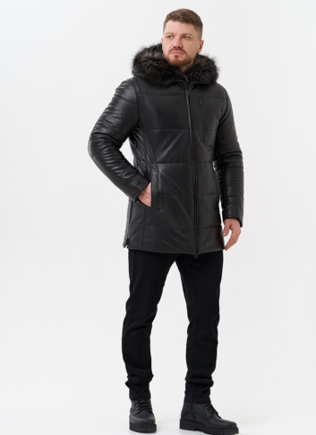 Пуховик из натуральной кожи с отделкой из меха енота