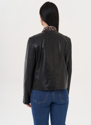 Жакет из натуральной кожи с акцентными пуговицами