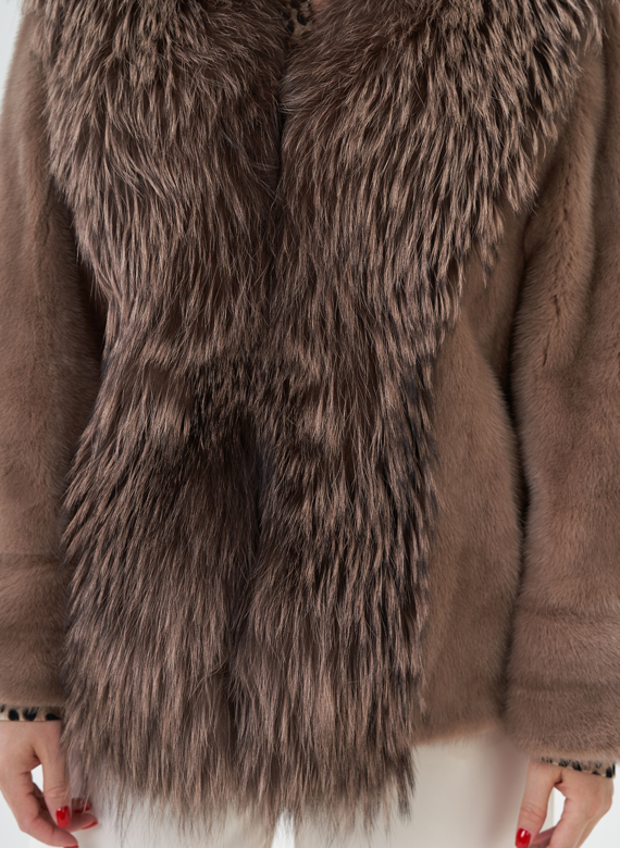 Куртка из норки с отделкой из меха чернобурки 