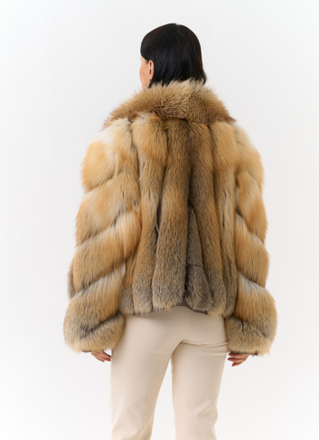 Укороченная шуба из меха рыжей лисы