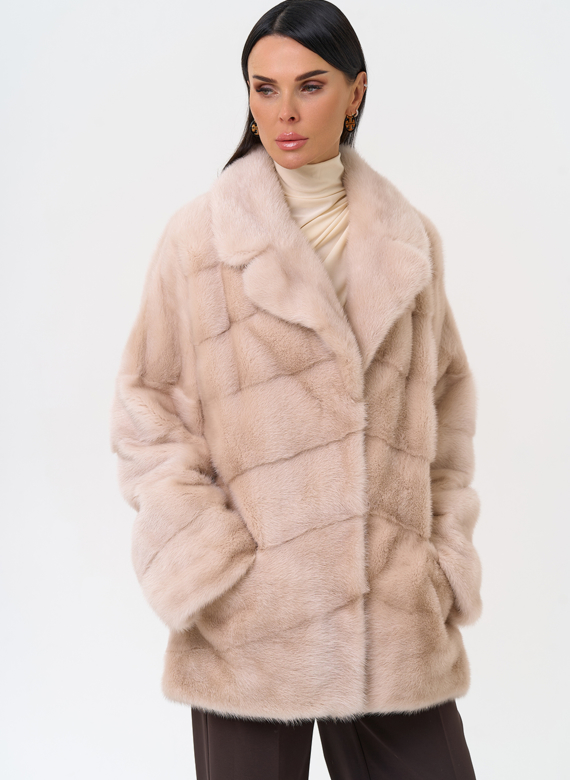 Укороченная шуба из меха норки с английским воротником