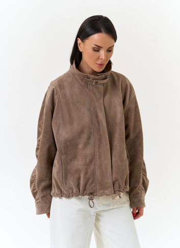 Женская куртка из эко замши с воротником стойкой