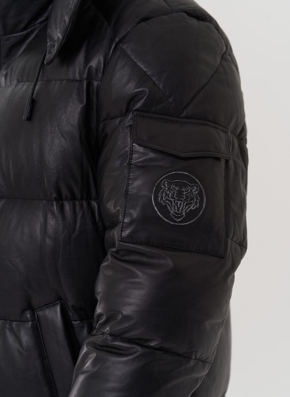 Пуховик из натуральной кожи с капюшоном