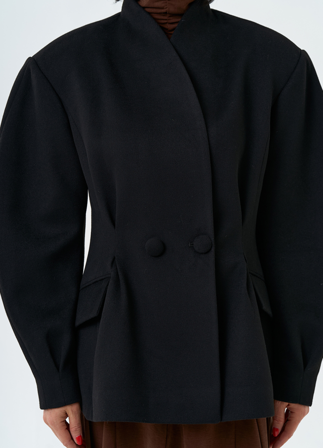 Женское укороченное пальто с акцентными рукавами модель № 32780 универмаг малина