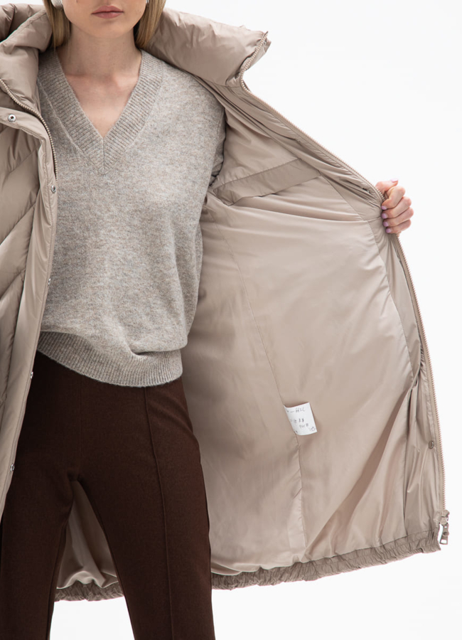 Женский пуховик бежевого цвета с капюшоном модель № 31121 универмаг малина