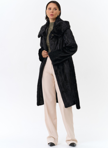 Шуба из норки черного цвета с капюшоном 
