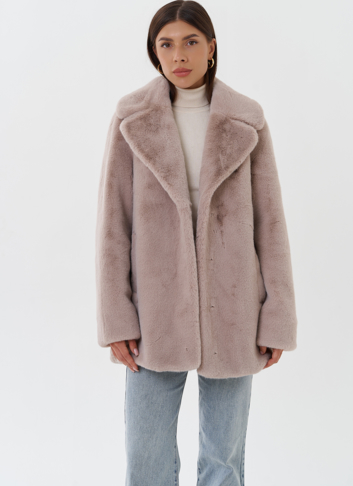 Женский пуховик из эко меха с манишкой