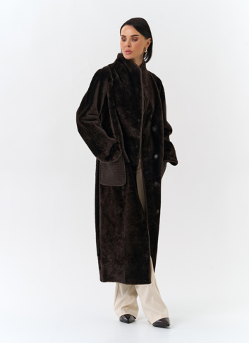 Женская дубленка с декоративным поясом