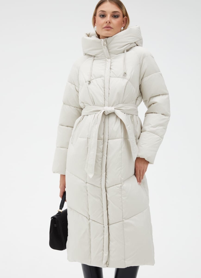 фото Женский светлый пуховик с капюшоном и поясом модель № 31124