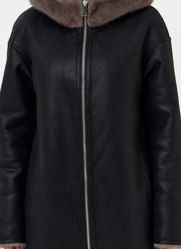 Женская двухсторонняя дубленка из эко замши с капюшоном