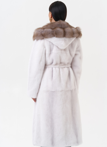 Белая шуба из норки с куницей