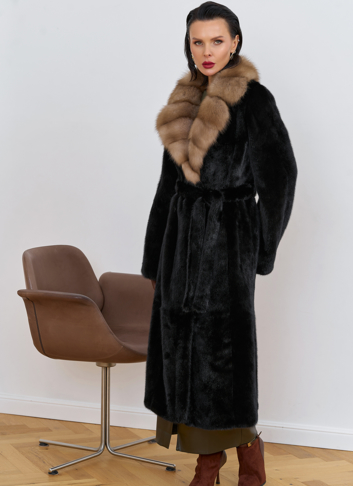 Шуба из меха норки с воротником из меха куницы