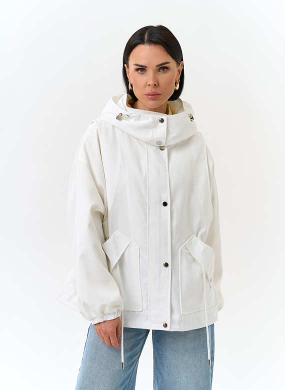 Женская куртка ветровка белого цвета