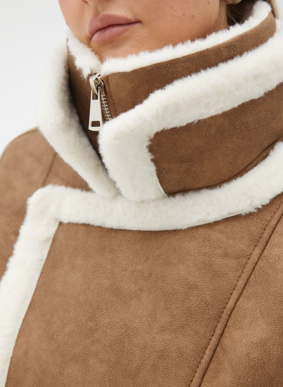 Женская дубленка из эко кожи с воротником стойкой