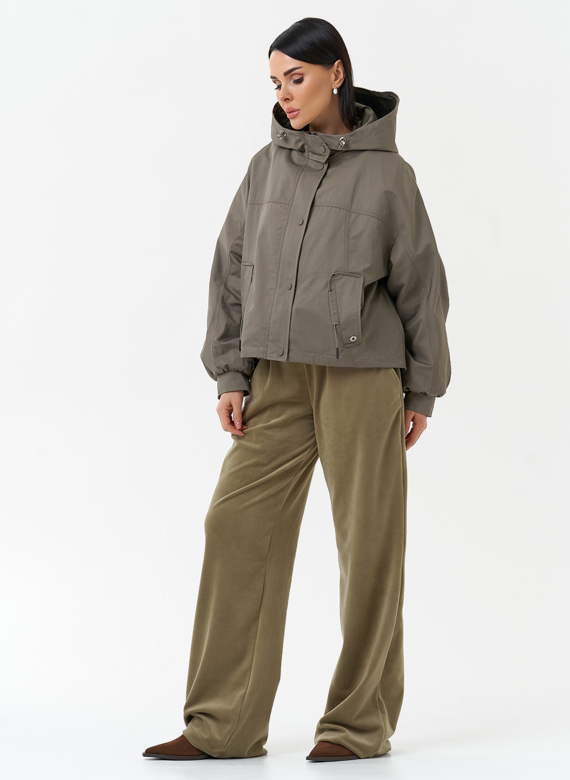 Короткая женская ветровка с капюшоном