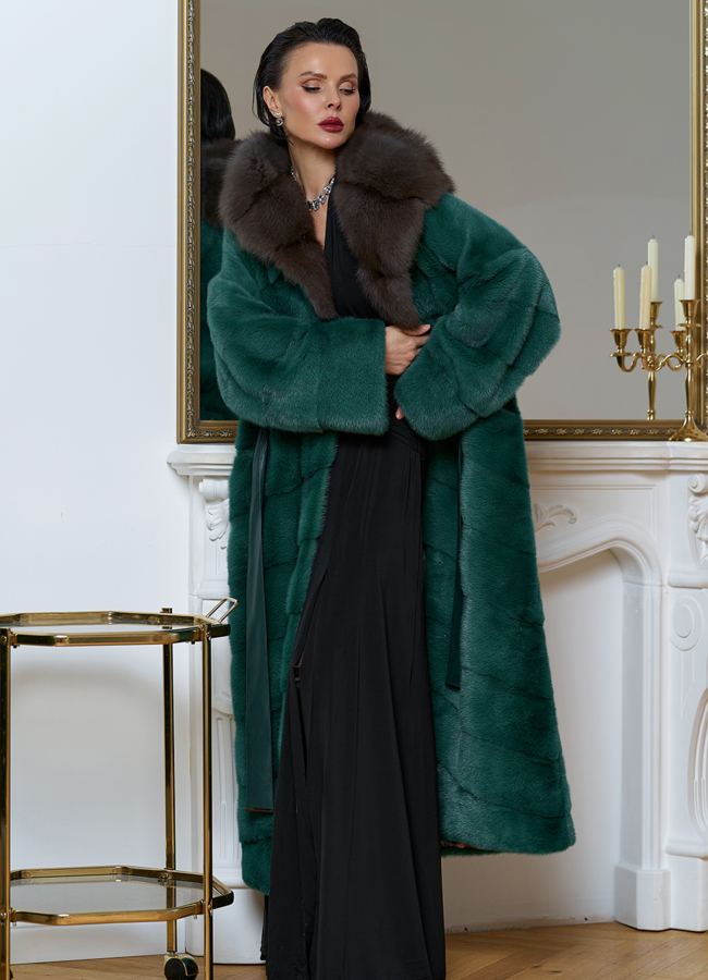 Норковая шуба с капюшоном из меха куницы модель № 29253 универмаг малина