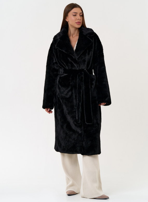 Пальто из эко меха с английским воротником