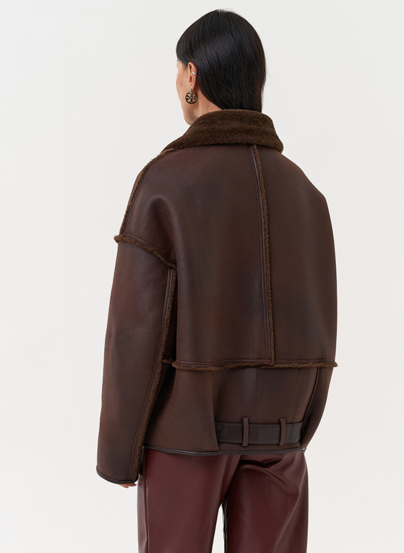 Женская дубленка коричневого цвета 