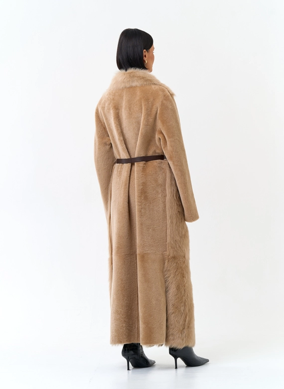 Женская двухсторонняя дубленка из натурального меха с английским воротником фото