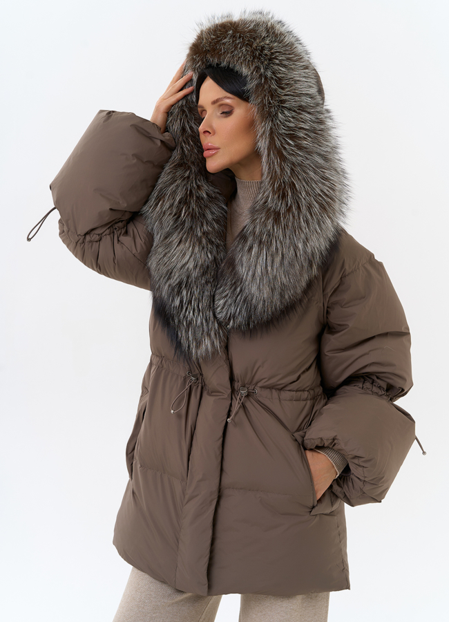 фото Женский пуховик с капюшоном из меха чернобурки модель № 32016