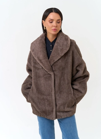 Женская куртка из эко меха фото
