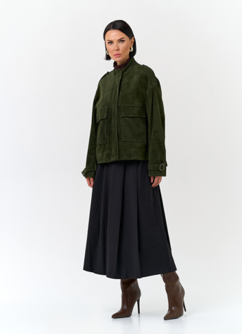 Женская куртка из натуральной замши зеленого цвета