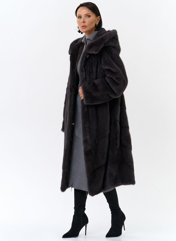 Женская шуба из норки силуэта баллон с капюшоном